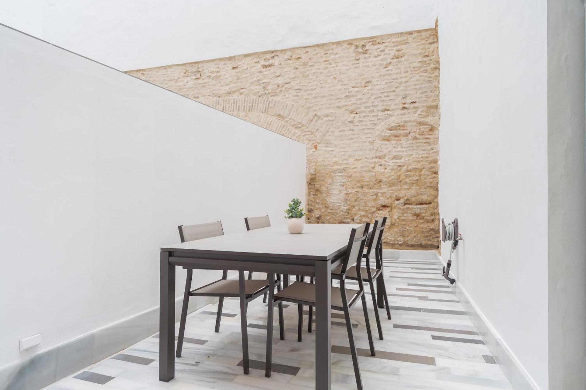 New Design Apartment - Private Patio - Gallos 2 Σεβίλλη Εξωτερικό φωτογραφία