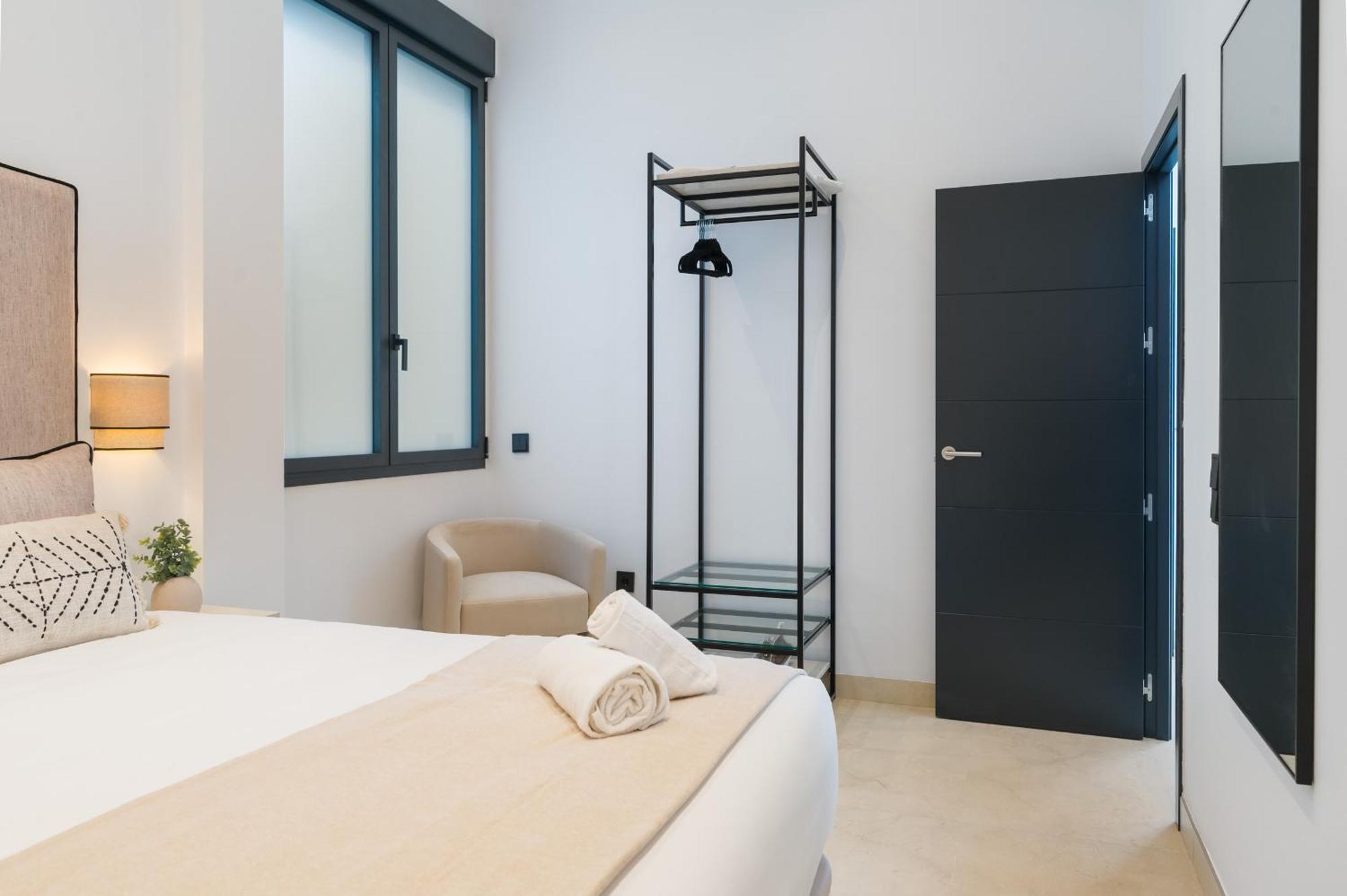 New Design Apartment - Private Patio - Gallos 2 Σεβίλλη Εξωτερικό φωτογραφία