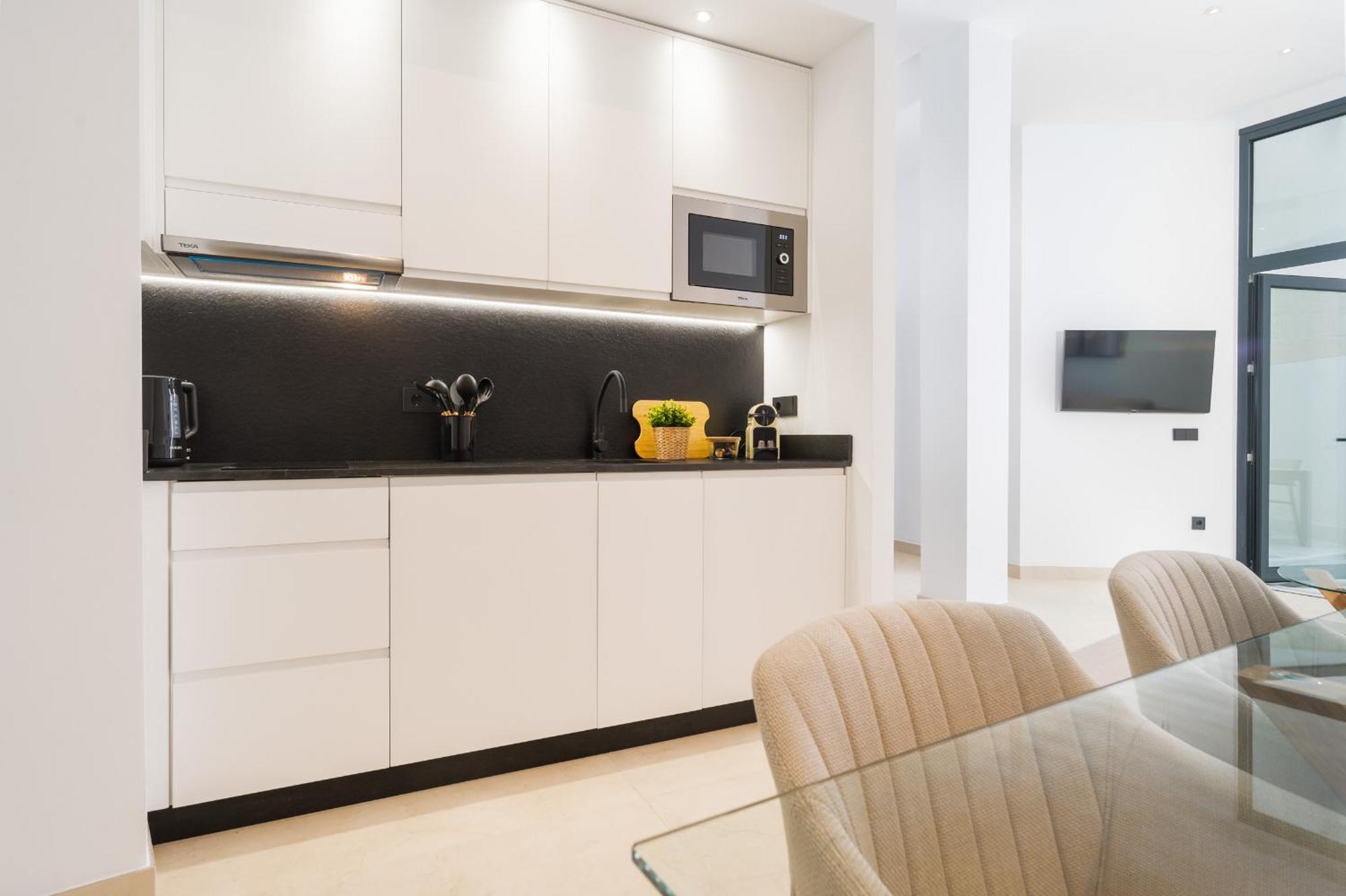 New Design Apartment - Private Patio - Gallos 2 Σεβίλλη Εξωτερικό φωτογραφία