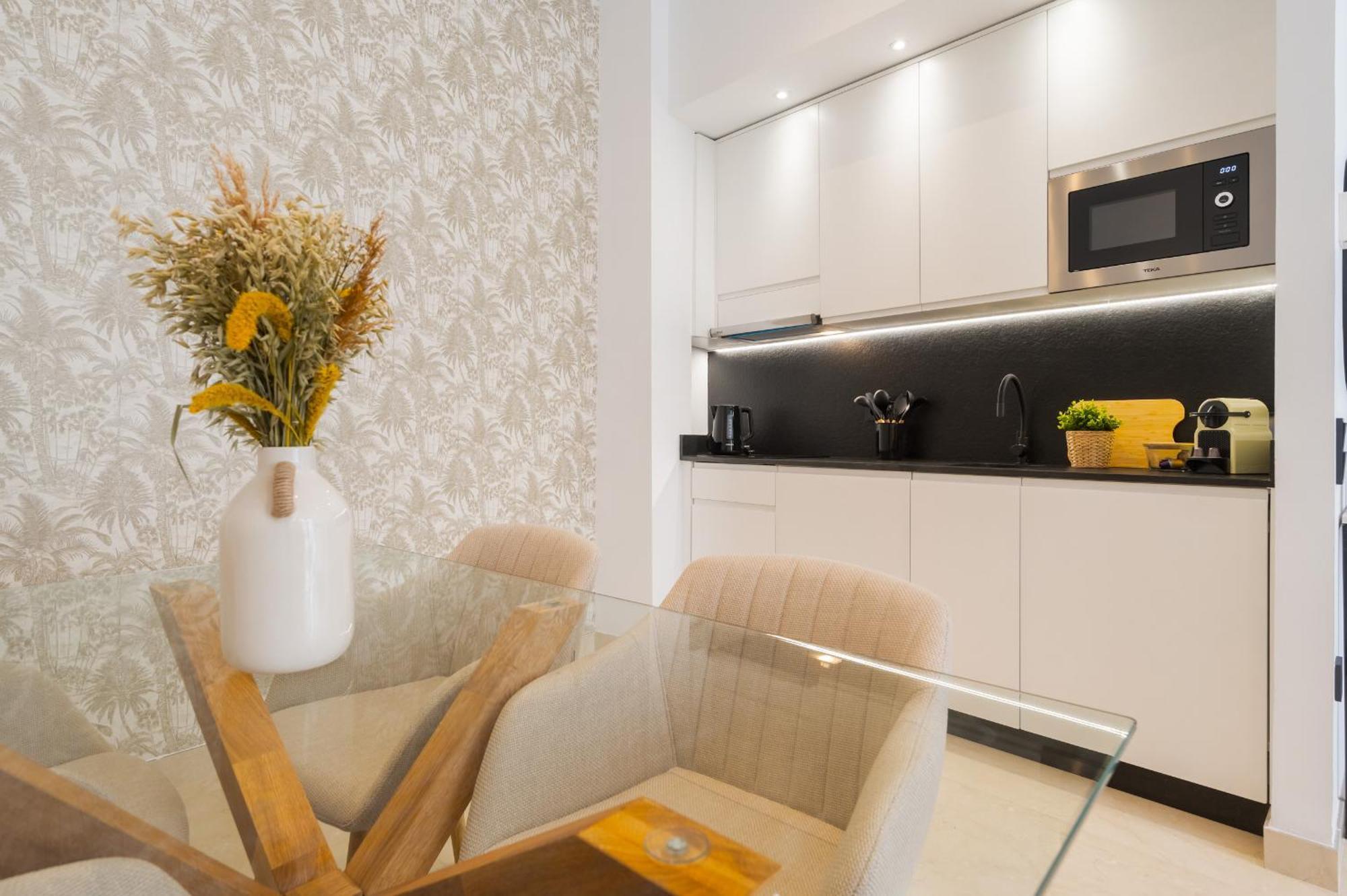 New Design Apartment - Private Patio - Gallos 2 Σεβίλλη Εξωτερικό φωτογραφία